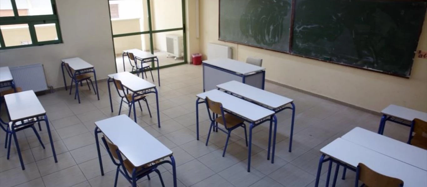 Σιγά - σιγά «σφραγίζει» η χώρα: «Λουκέτο» από Δευτέρα σε Δημοτικά και νηπιαγωγεία - Στις 12:00 οι ανακοινώσεις